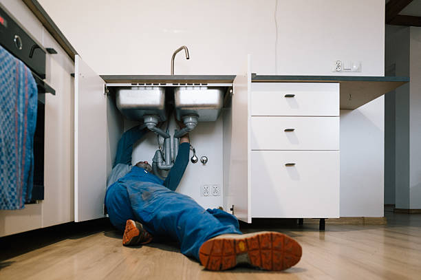 Professional Emergency Plumber technician working in Ridgefield, CT